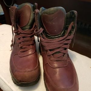 Nike Goadome 6" tall